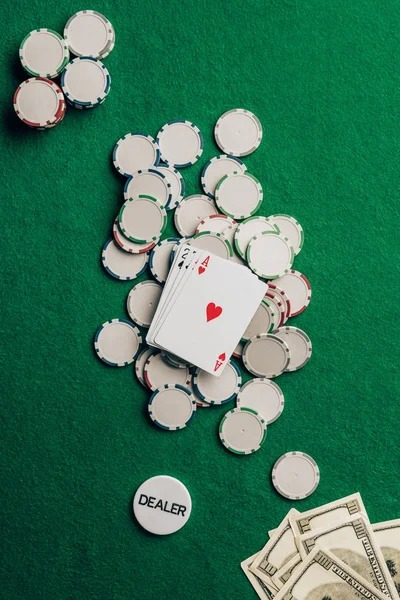lapaktoto login mobile app showing live blackjack table and slot game interface